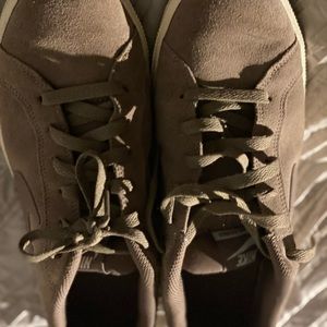 Women’s Nike sneakers